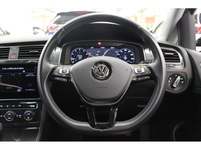 VolksWagen GOLF 2018-10 5864-17
