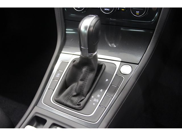 VolksWagen GOLF 2018-10 5864-4