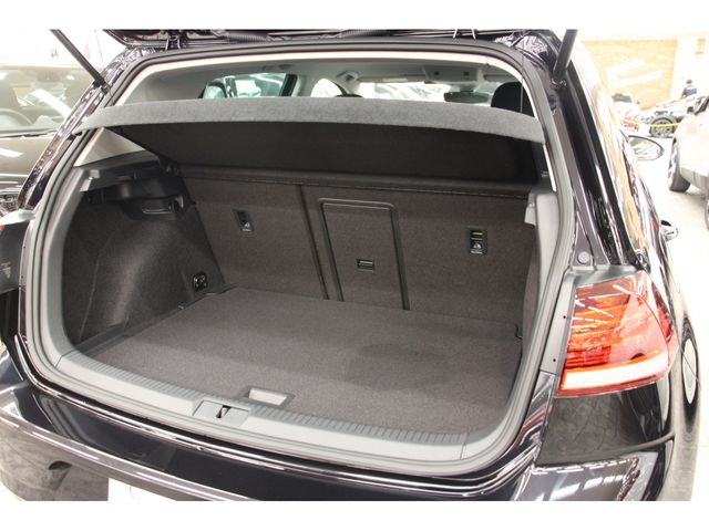 VolksWagen GOLF 2018-10 5864-27
