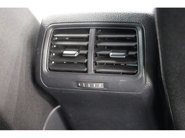 VolksWagen GOLF 2018-10 5864-18