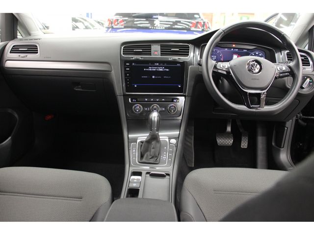 VolksWagen GOLF 2018-10 5864-1