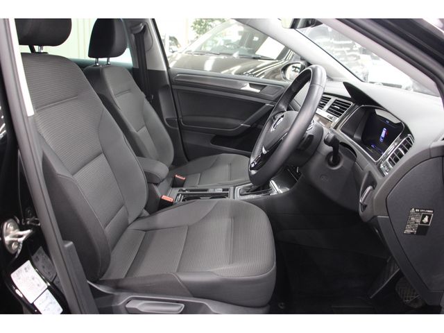 VolksWagen GOLF 2018-10 5864-20