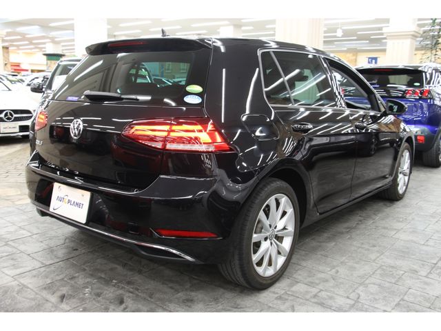 VolksWagen GOLF 2018-10 5864-26
