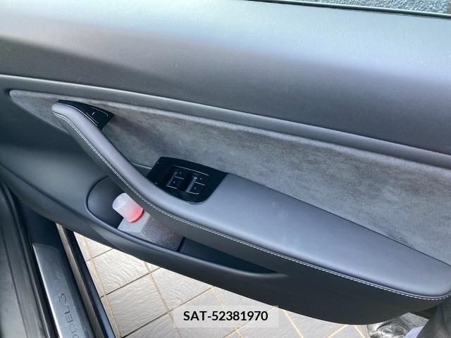 Tesla MODEL 3 2020-01 371773-8