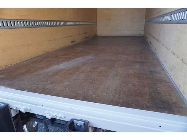 Isuzu ELF TRUCK 2018-01 29033-18