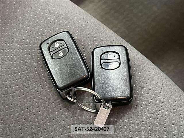 Toyota PRIUS 2011-08 282162-4