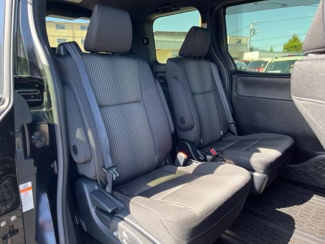 Toyota VOXY 2018-12 13818-9