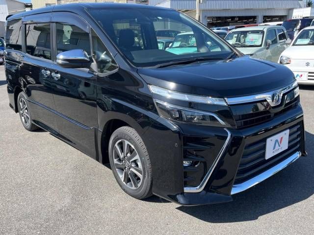 Toyota VOXY 2018-12 13818-17