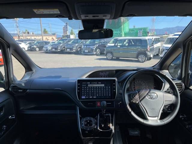 Toyota VOXY 2018-12 13818-1