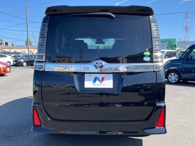Toyota VOXY 2018-12 13818-16