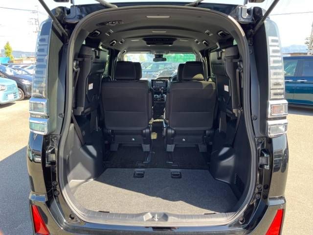Toyota VOXY 2018-12 13818-11