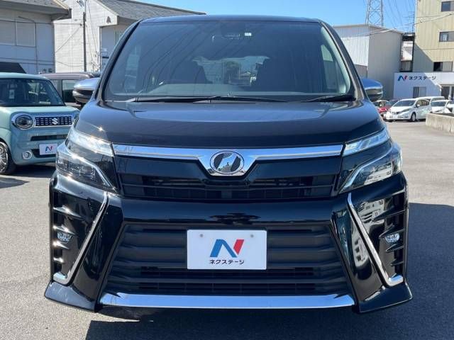 Toyota VOXY 2018-12 13818-15
