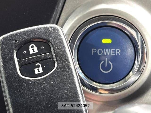 Toyota PRIUS ALPHA 2011-11 381199-5