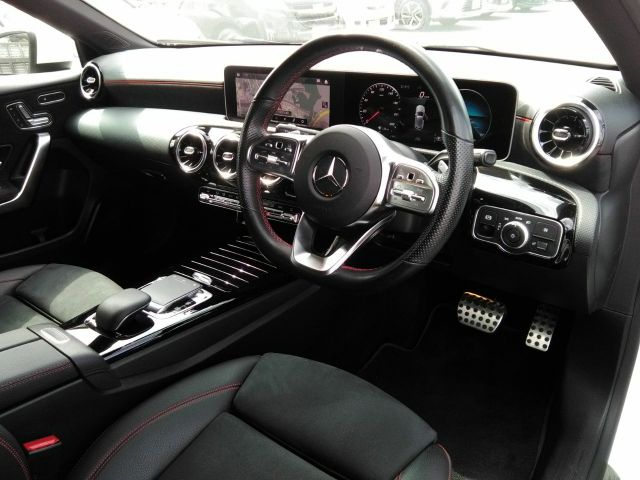 Mercedes Benz A-CLASS 2019-05 20425-1