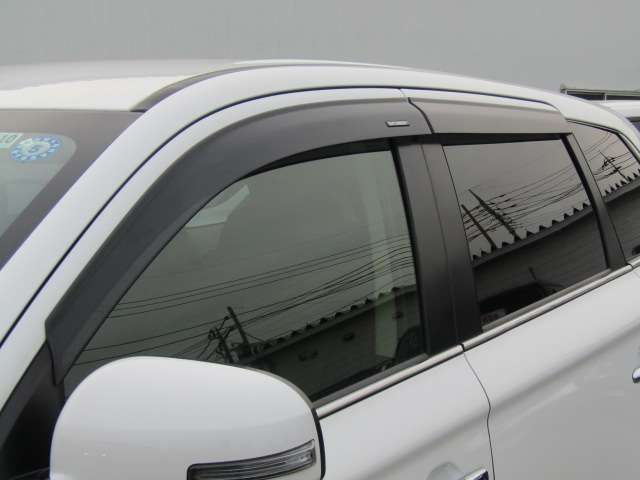 Mitsubishi OUTLANDER PHEV 2015-10 188048-18