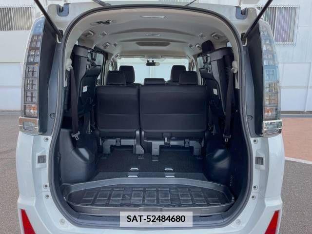 Toyota VOXY 2014-07 370504-11