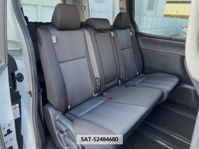 Toyota VOXY 2014-07 370504-9
