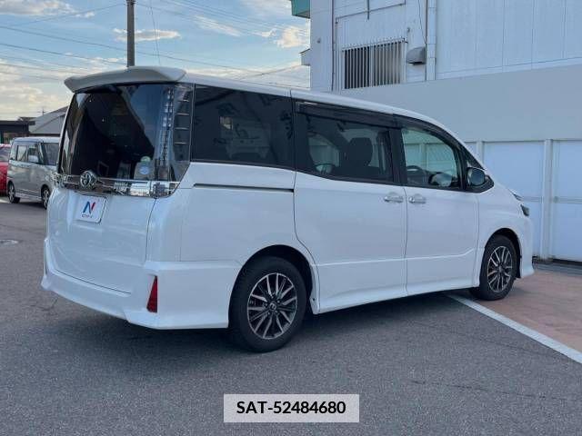 Toyota VOXY 2014-07 370504-17