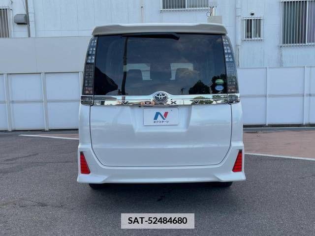 Toyota VOXY 2014-07 370504-15