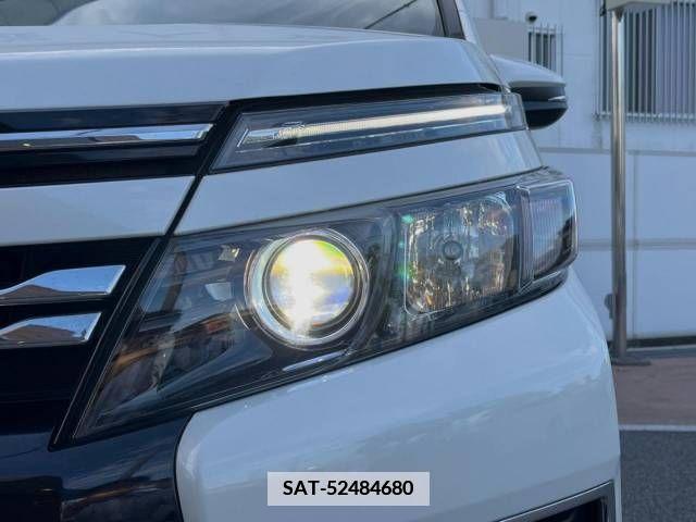 Toyota VOXY 2014-07 370504-12