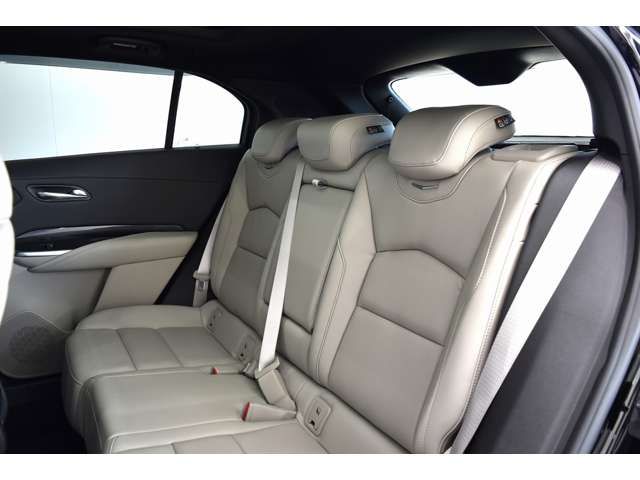 Cadillac XT4 2022-03 14557-4