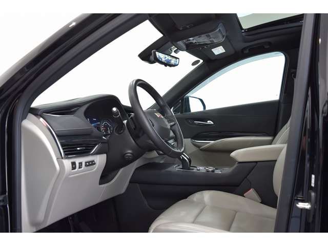 Cadillac XT4 2022-03 14557-3