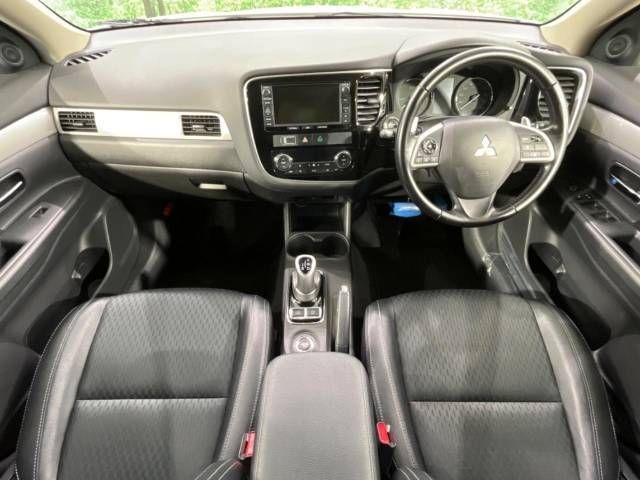 Mitsubishi OUTLANDER PHEV 2014-06 21939-1