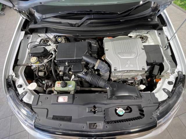 Mitsubishi OUTLANDER PHEV 2014-06 21939-18