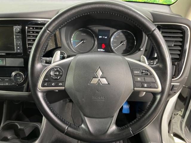 Mitsubishi OUTLANDER PHEV 2014-06 21939-11