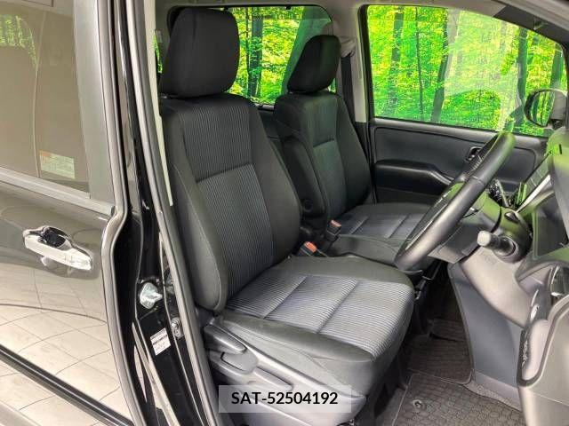 Toyota VOXY 2016-05 242809-8
