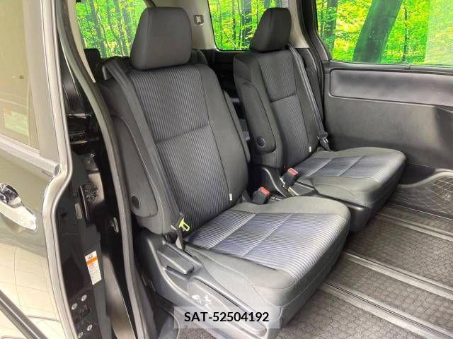 Toyota VOXY 2016-05 242809-9