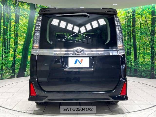 Toyota VOXY 2016-05 242809-16