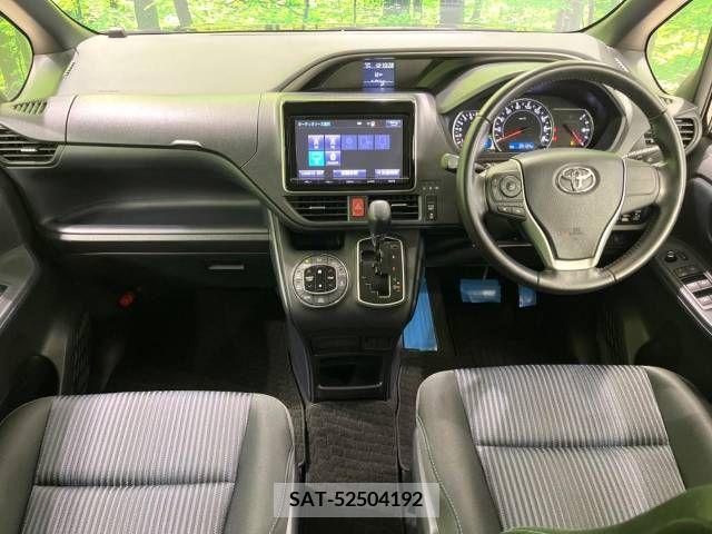 Toyota VOXY 2016-05 242809-1