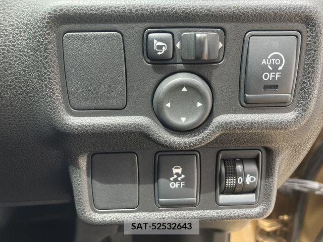 Nissan NOTE 2013-01 279898-16