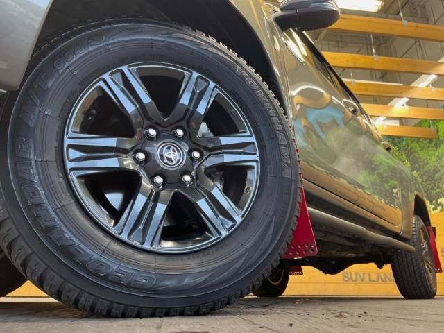 Toyota HILUX 2021-03 15065-12