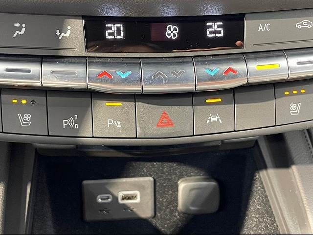 Cadillac XT4 2022-07 18184-11