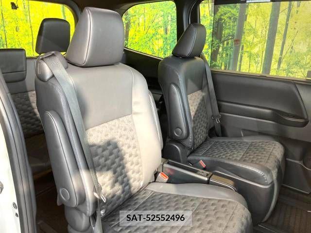 Toyota VOXY 2022-09 288883-9