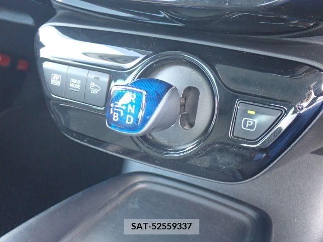 Toyota PRIUS 2019-04 330070-12