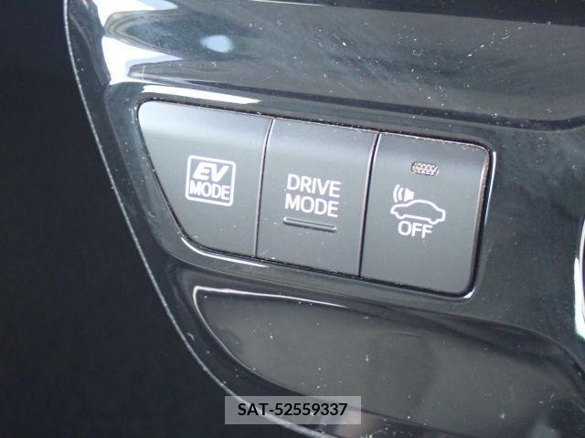 Toyota PRIUS 2019-04 330070-23