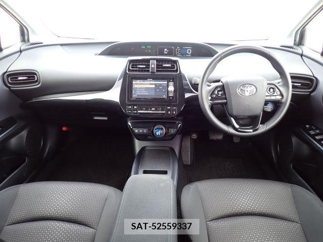 Toyota PRIUS 2019-04 330070-1