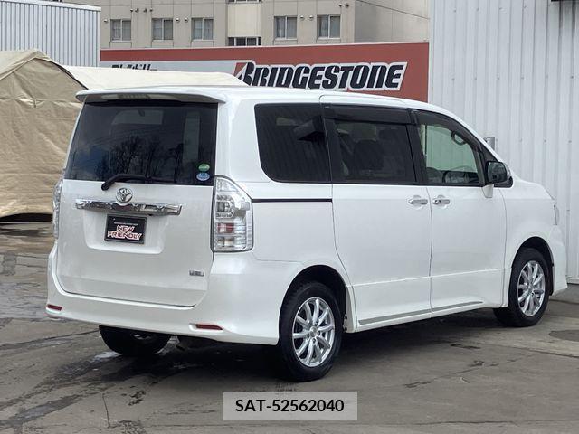Toyota VOXY 2012-04 237202-4