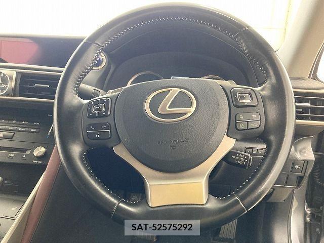 Lexus IS 2018-02 234709-18