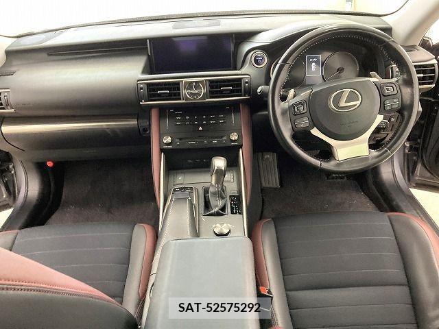 Lexus IS 2018-02 234709-1