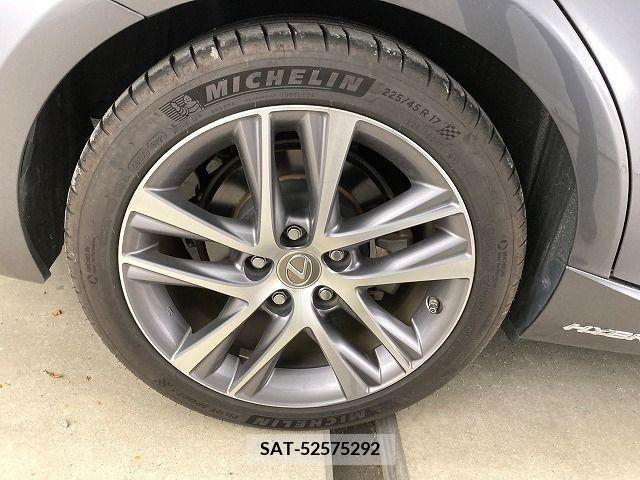 Lexus IS 2018-02 234709-8