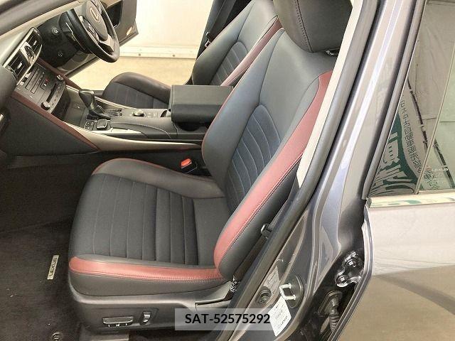 Lexus IS 2018-02 234709-14