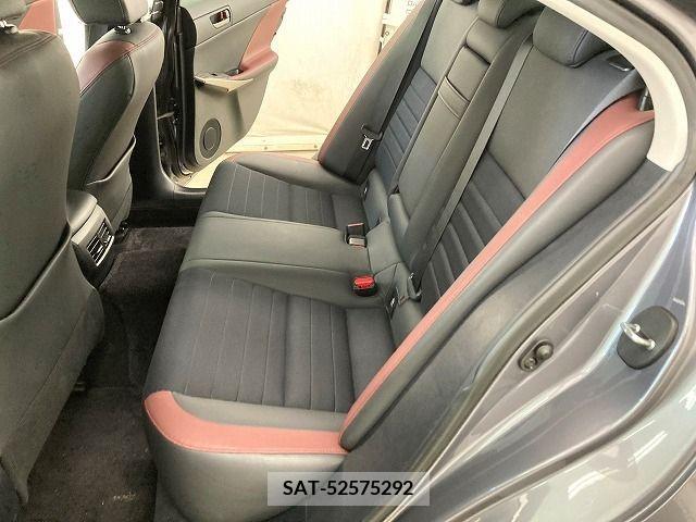 Lexus IS 2018-02 234709-15