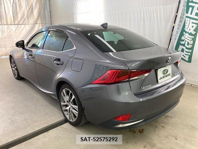 Lexus IS 2018-02 234709-2