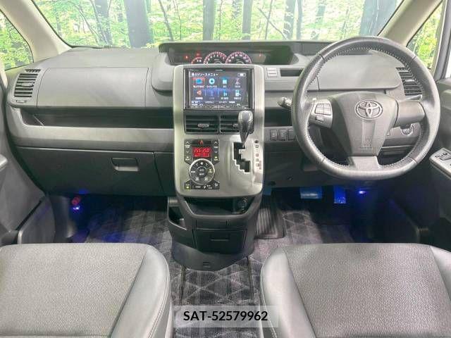 Toyota VOXY 2013-03 345612-1
