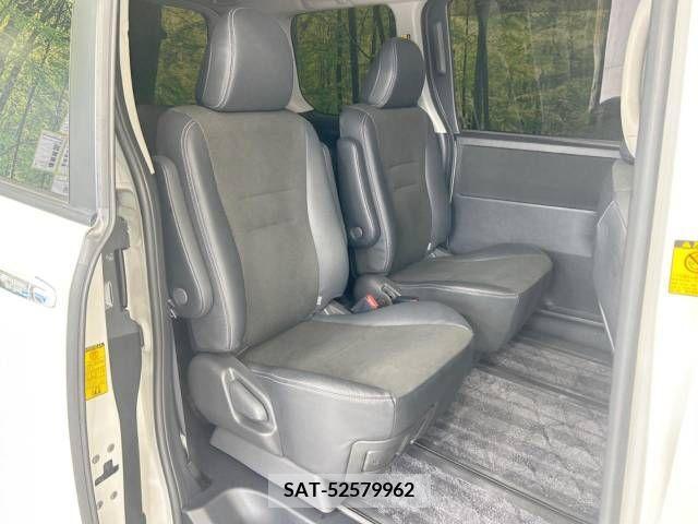 Toyota VOXY 2013-03 345612-9
