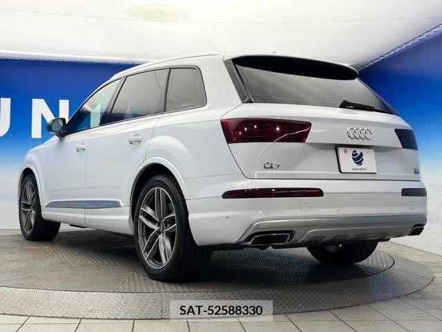 Audi Q7 2018-01 356607-18